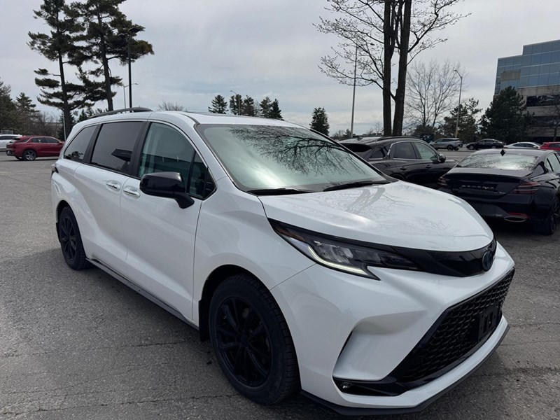 2022 Toyota Sienna Limited 7-Passenger
