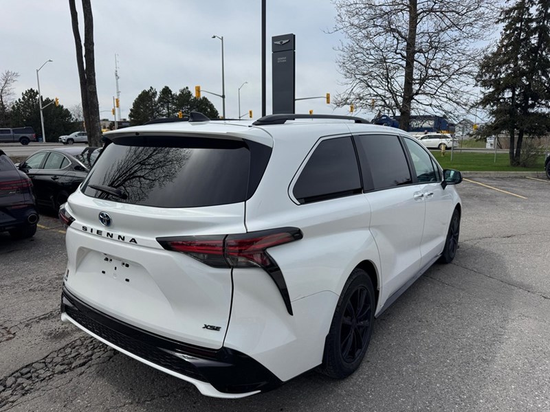 2022 Toyota Sienna Limited 7-Passenger
