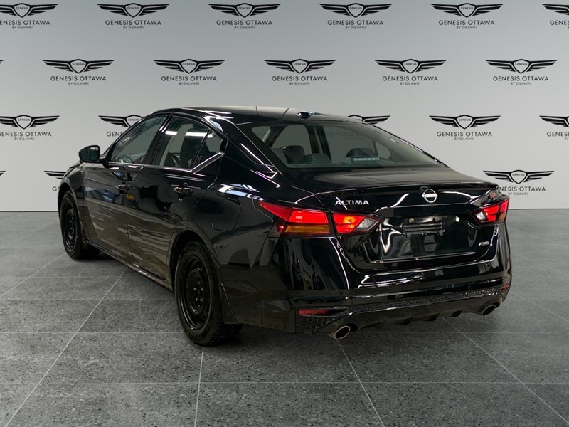2023 Nissan Altima SR