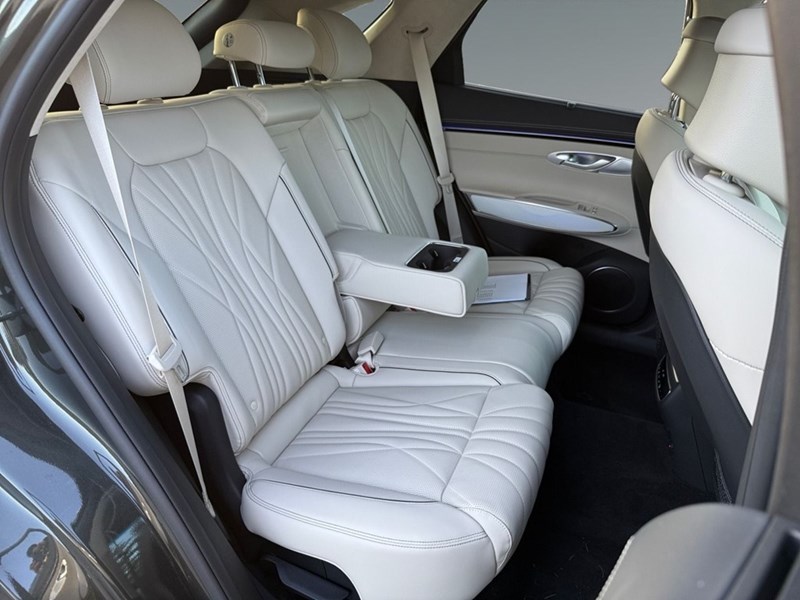 2026 Genesis GV70 2.5T Prestige