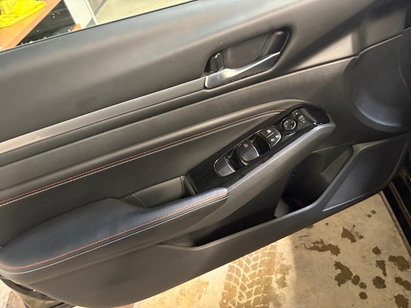 2023 Nissan Altima SR