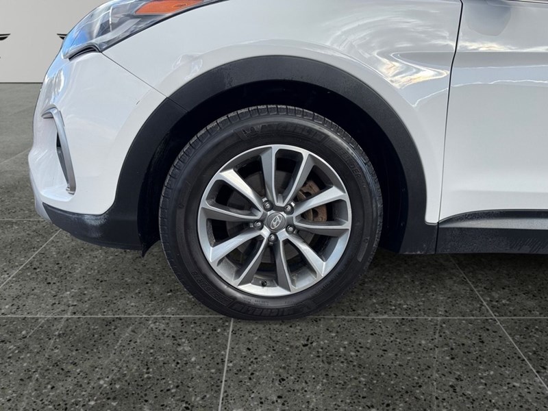 2017 Hyundai Santa Fe XL Luxury w/6 Passenger (A6)
