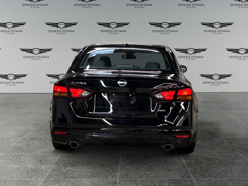 2023 Nissan Altima SR
