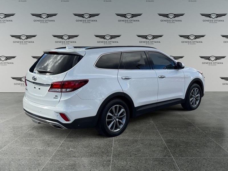 2017 Hyundai Santa Fe XL Luxury w/6 Passenger (A6)