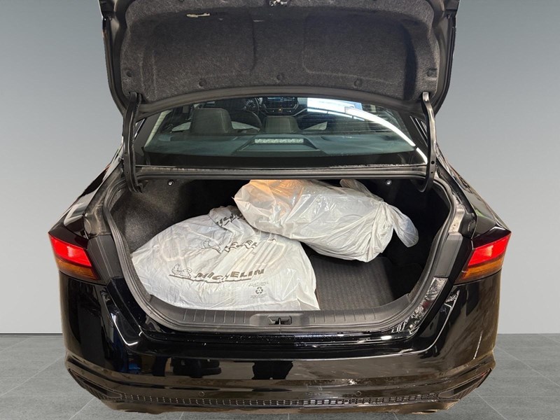 2023 Nissan Altima SR