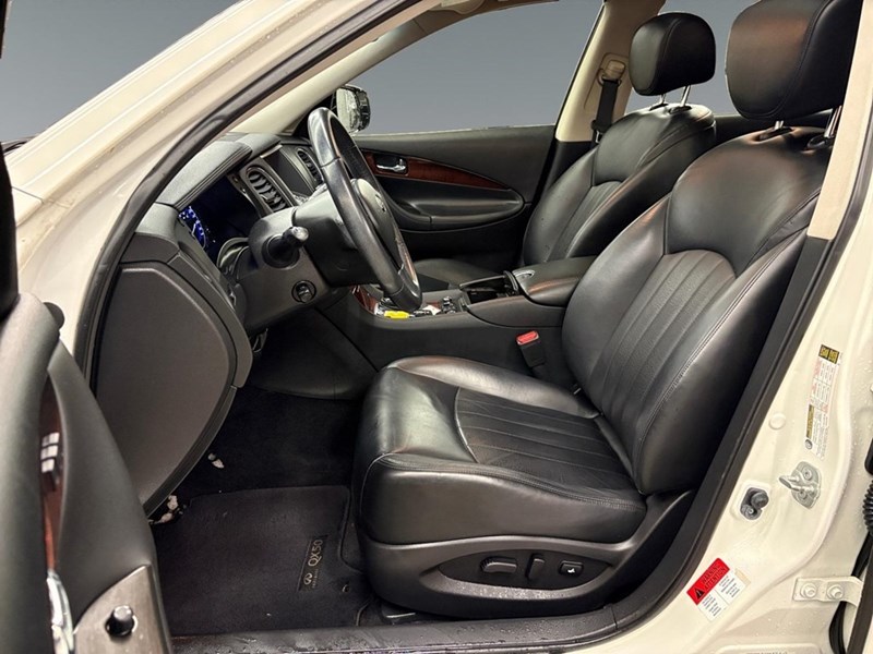 2017 INFINITI QX50 Base