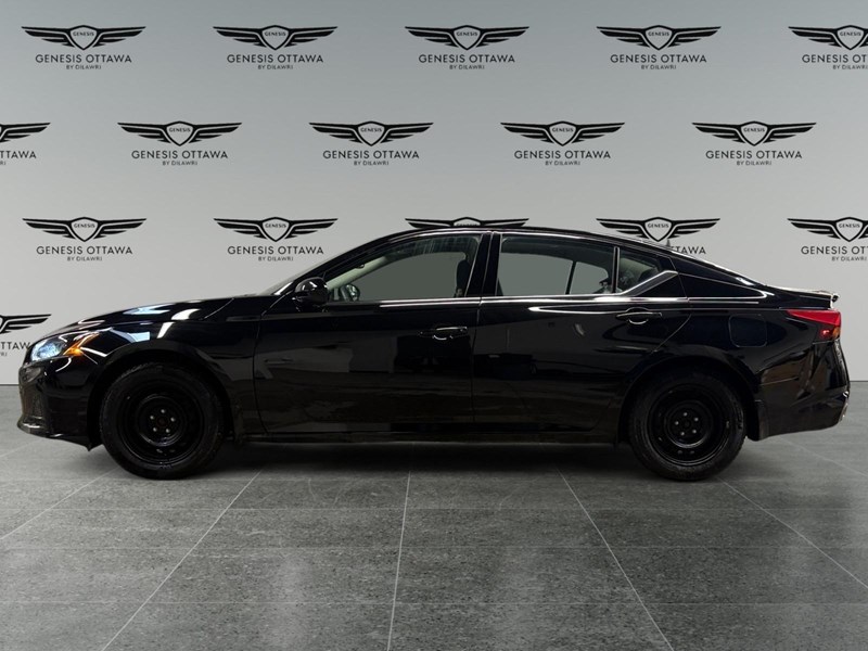 2023 Nissan Altima SR