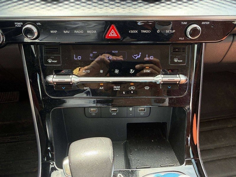 2022 Kia Carnival SX