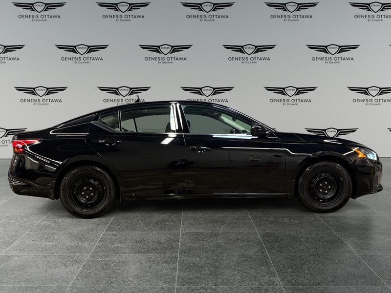 2023 Nissan Altima SR