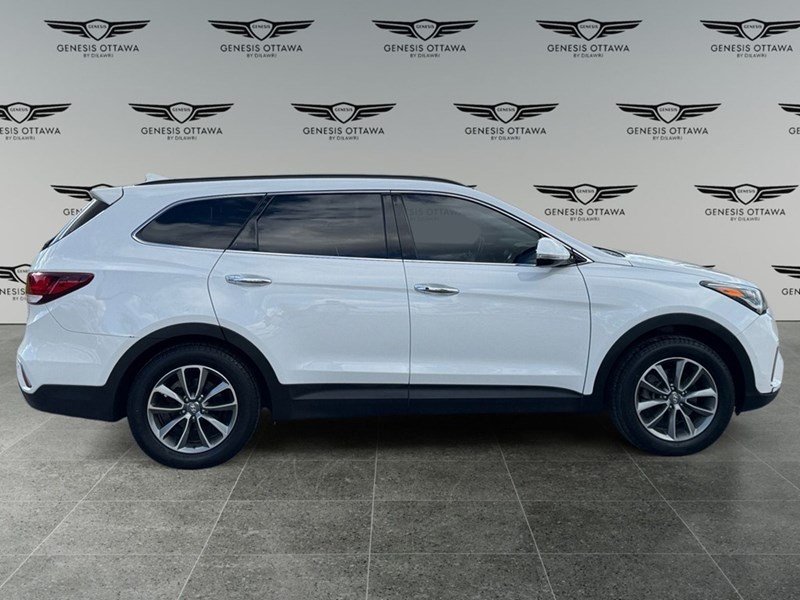 2017 Hyundai Santa Fe XL Luxury w/6 Passenger (A6)