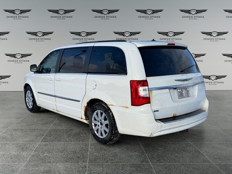 2013 Chrysler Town &amp; Country Touring