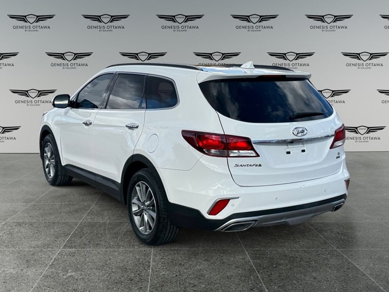 2017 Hyundai Santa Fe XL Luxury w/6 Passenger (A6)