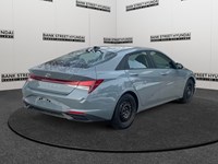 2022 Hyundai Elantra Preferred IVT w/Sun & Tech Package