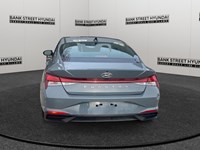 2022 Hyundai Elantra Preferred IVT w/Sun & Tech Package