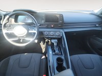 2024 Hyundai Elantra Essential IVT
