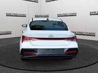 2025 Hyundai Elantra Luxury IVT
