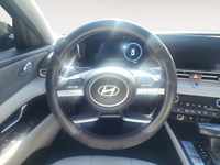 2025 Hyundai Elantra Luxury IVT w/Two-Tone Interior