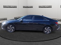 2025 Hyundai Elantra Luxury IVT w/Two-Tone Interior