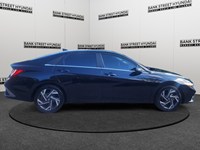 2025 Hyundai Elantra Luxury IVT w/Two-Tone Interior