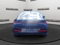 2025 Hyundai Elantra Luxury IVT w/Two-Tone Interior