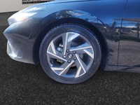 2025 Hyundai Elantra Luxury IVT w/Two-Tone Interior