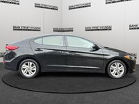 2017 Hyundai Elantra 4dr Sdn Auto LE