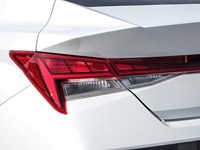 2025 Hyundai Elantra Luxury IVT