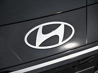 2025 Hyundai Elantra Luxury IVT w/Two-Tone Interior