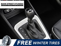 2025 Hyundai Venue Ultimate IVT w/Black Interior