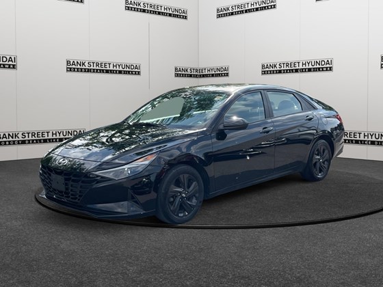 2022 Hyundai Elantra Preferred w/Sun & Tech Pkg
