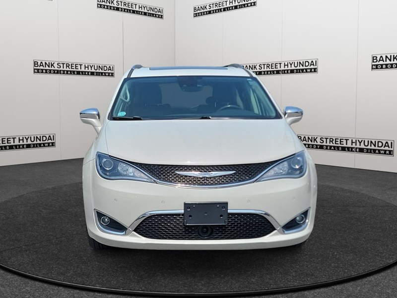 2019 Chrysler Pacifica Limited 2WD