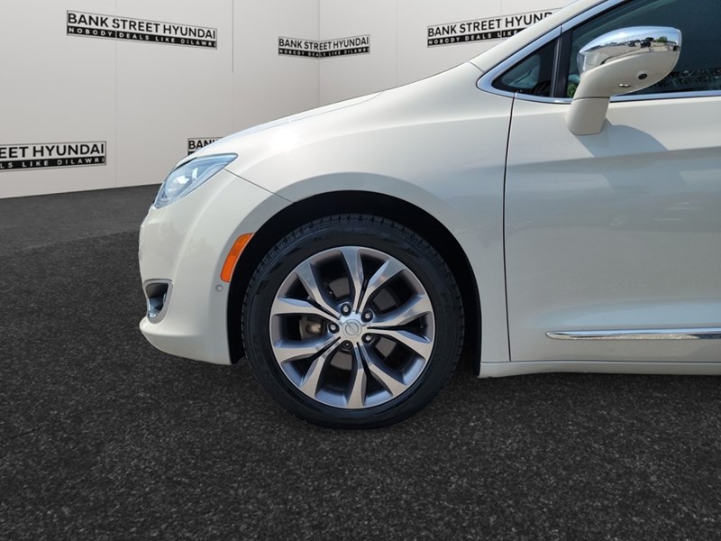2019 Chrysler Pacifica Limited 2WD