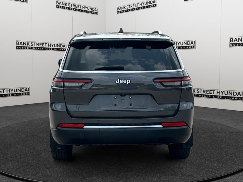 2022 Jeep Grand Cherokee L Laredo 4x4