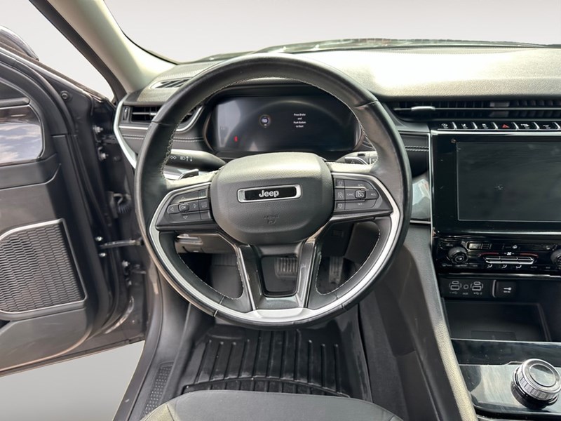 2022 Jeep Grand Cherokee L Laredo 4x4