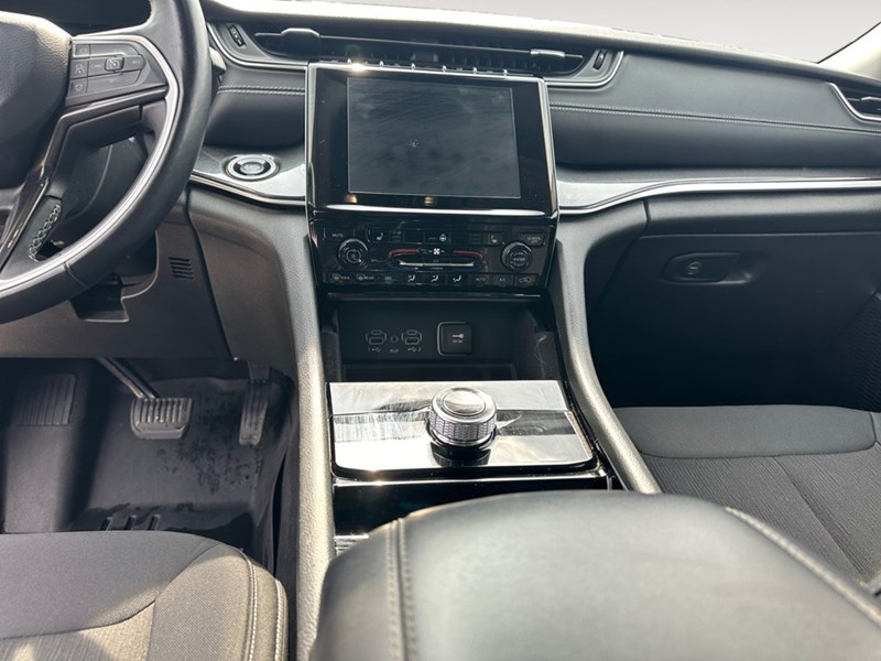 2022 Jeep Grand Cherokee L Laredo 4x4