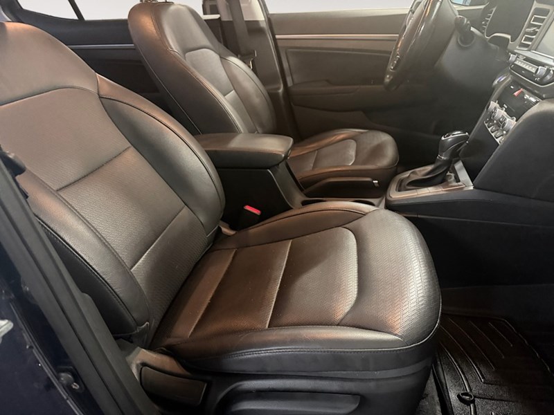 2020 Hyundai Elantra Luxury IVT