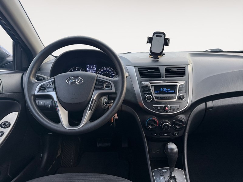 2017 Hyundai Accent 5dr HB Auto SE