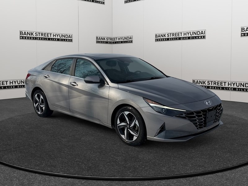 2023 Hyundai Elantra Luxury IVT