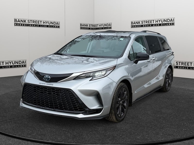2023 Toyota Sienna XSE 7-Passenger FWD