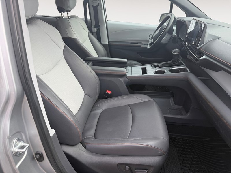2023 Toyota Sienna XSE 7-Passenger FWD