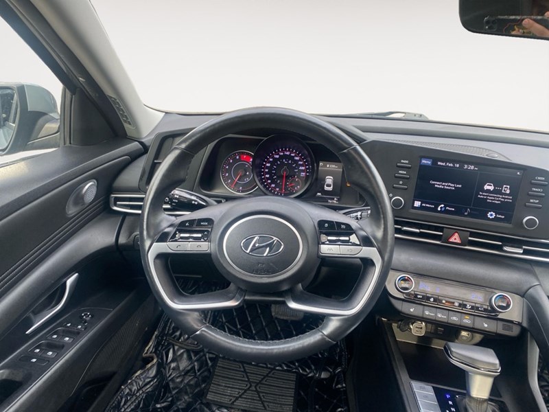 2022 Hyundai Elantra Preferred IVT w/Sun & Tech Package