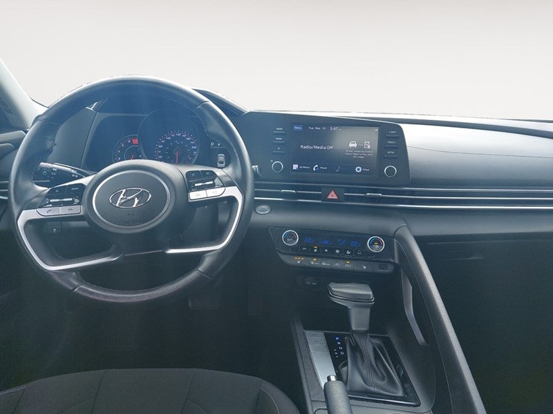 2022 Hyundai Elantra Preferred IVT w/Sun & Tech Package
