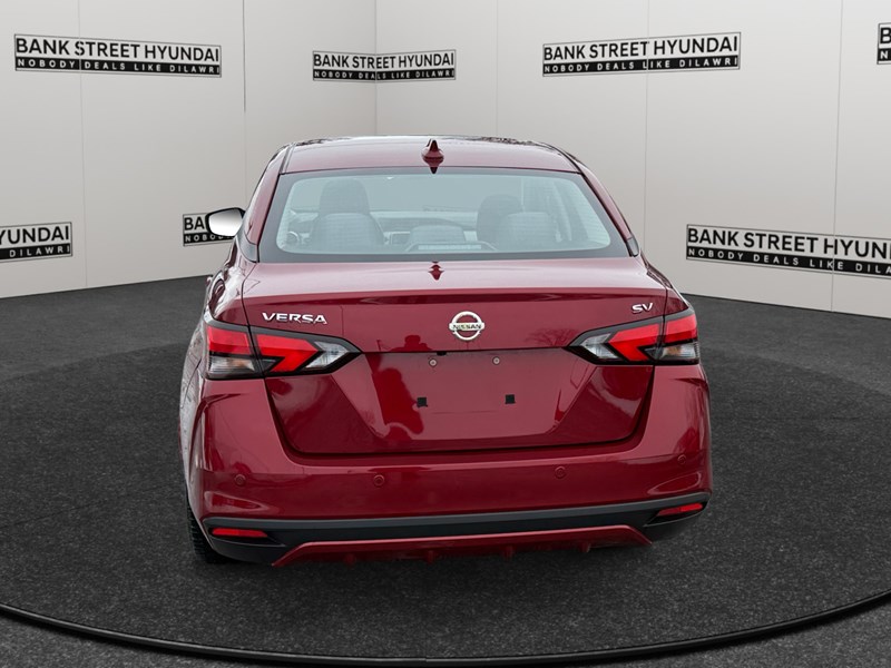 2021 Nissan Versa SV CVT