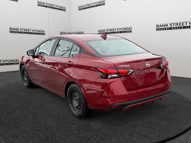 2021 Nissan Versa SV CVT