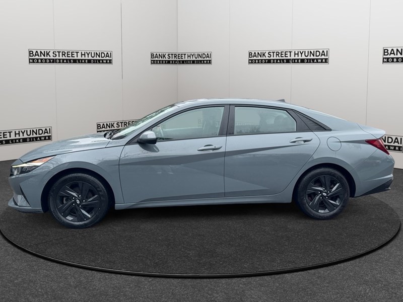 2022 Hyundai Elantra Preferred IVT
