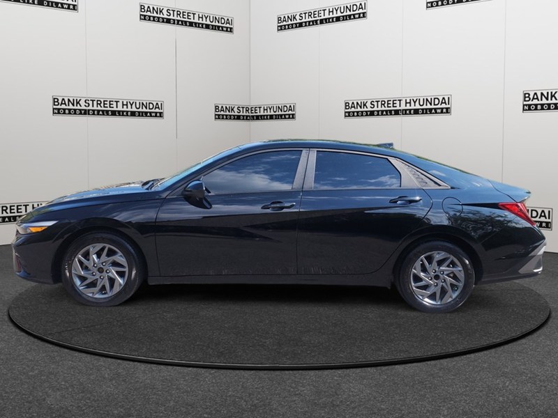 2024 Hyundai Elantra Preferred IVT