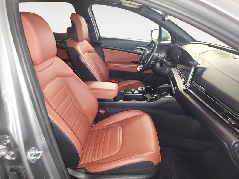 2023 Kia Sportage HEV SX AWD w/Red Interior