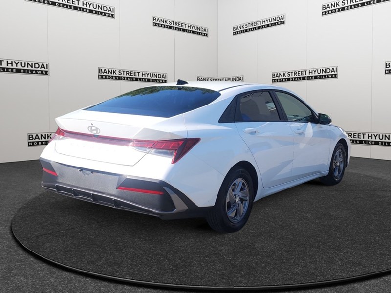 2024 Hyundai Elantra Essential IVT