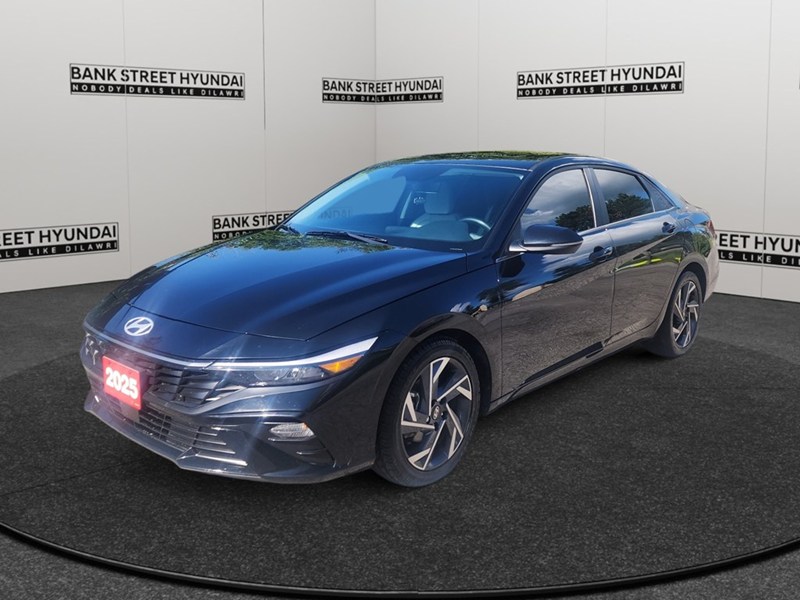 2025 Hyundai Elantra Luxury IVT w/Two-Tone Interior