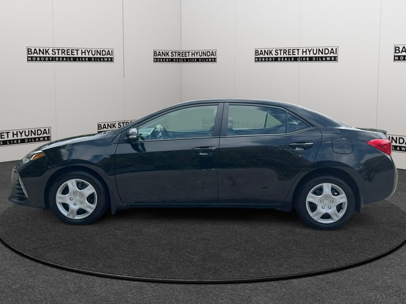 2017 Toyota Corolla 4dr Sdn CVT SE